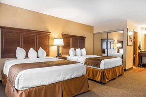 Non Lakeside Superior Room, 2 Queen beds | Ropa de cama de alta calidad y escritorio 