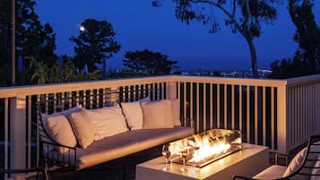 2 restaurants, breakfast, lunch, dinner served; Californian cuisine