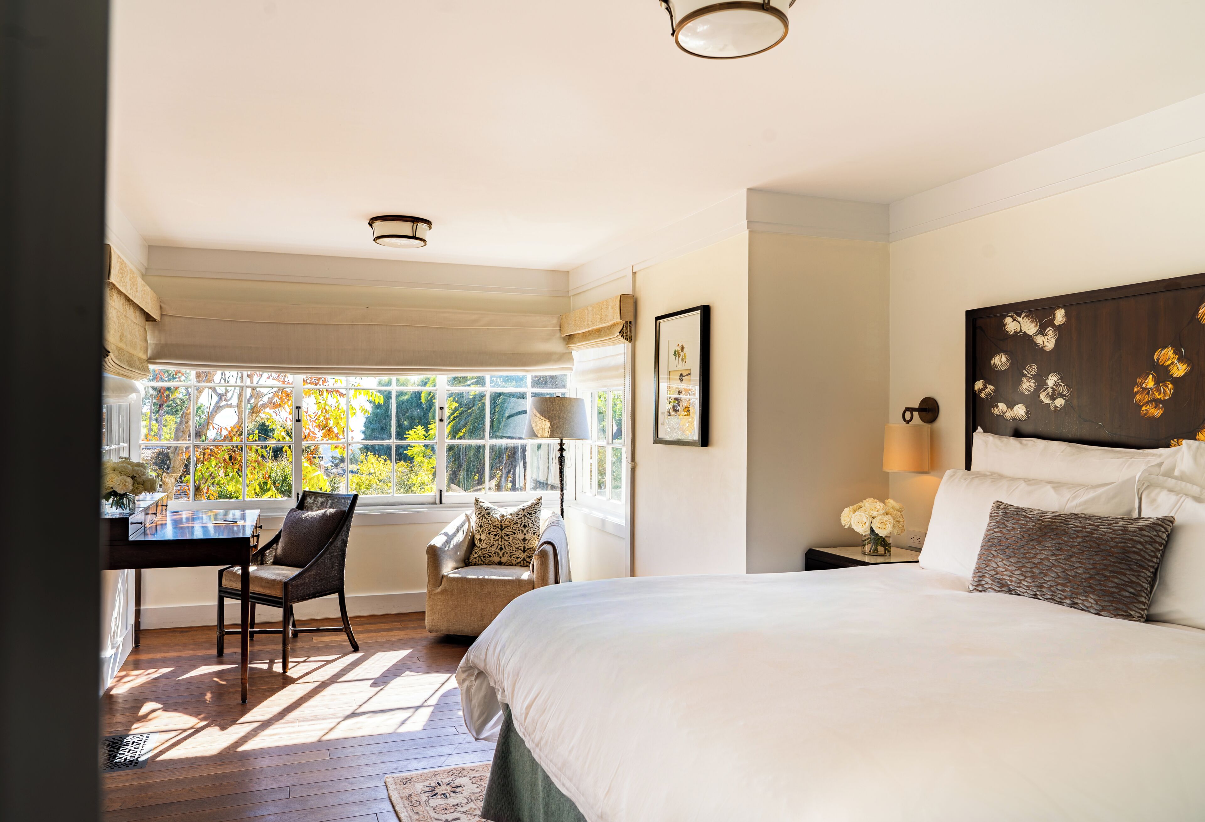 Premium bedding, down comforters, minibar, in-room safe