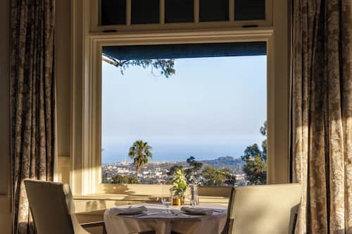 2 restaurants, breakfast, lunch, dinner served; Californian cuisine