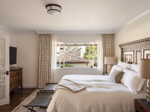 Phòng Suite (Hummingbird) | Bộ đồ giường cao cấp, chăn bông, minibar, két bảo mật tại phòng 