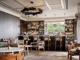 2 restaurantes: opção de café da manhã, almoço e jantar