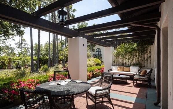 Premier Suite, Terrace | Living area | 42-inch flat-screen TV with cable channels, TV, iPod dock