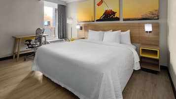 Zimmer, 1 King-Bett, barrierefrei, Nichtraucher (Mobility, Bathtub W/grab Bars) | Schreibtisch, kostenloses WLAN, Bettwäsche, Wecker