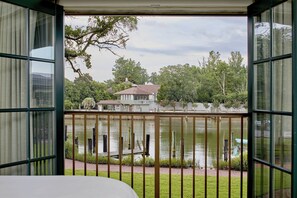 Premium bedding, in-room safe, desk, blackout curtains