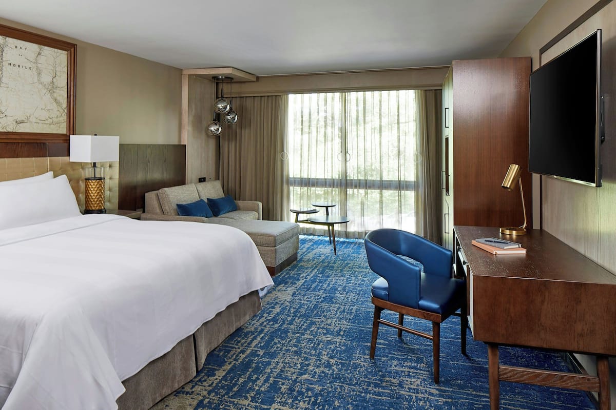 Grand Room, 1 King Bed | Premium bedding, in-room safe, desk, blackout drapes