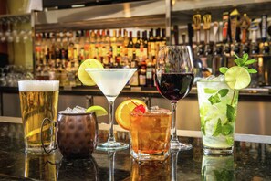 Bar (on property) - DoubleTree Suites by Hilton Seattle Airport - Southcenter (Tukwila)