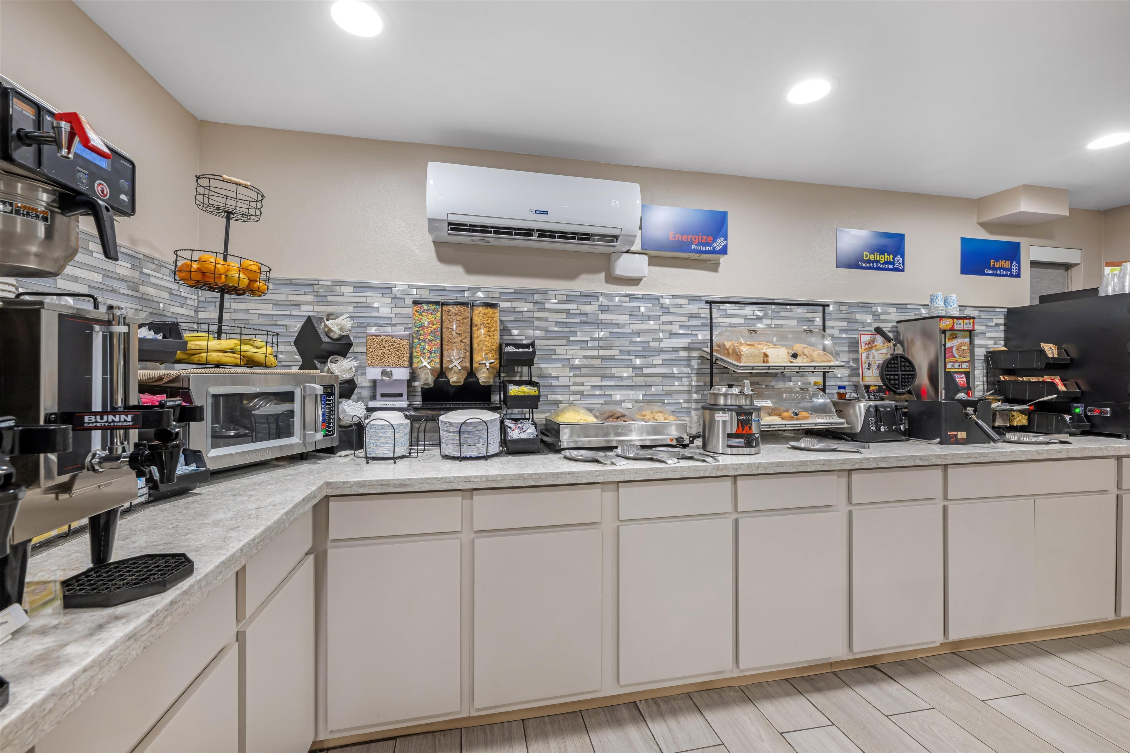 free daily continental breakfast