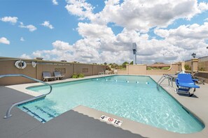 Seasonal outdoor pool, open 3 PM to 10 PM, pool loungers - Best Western El Rancho Palacio (Roswell)