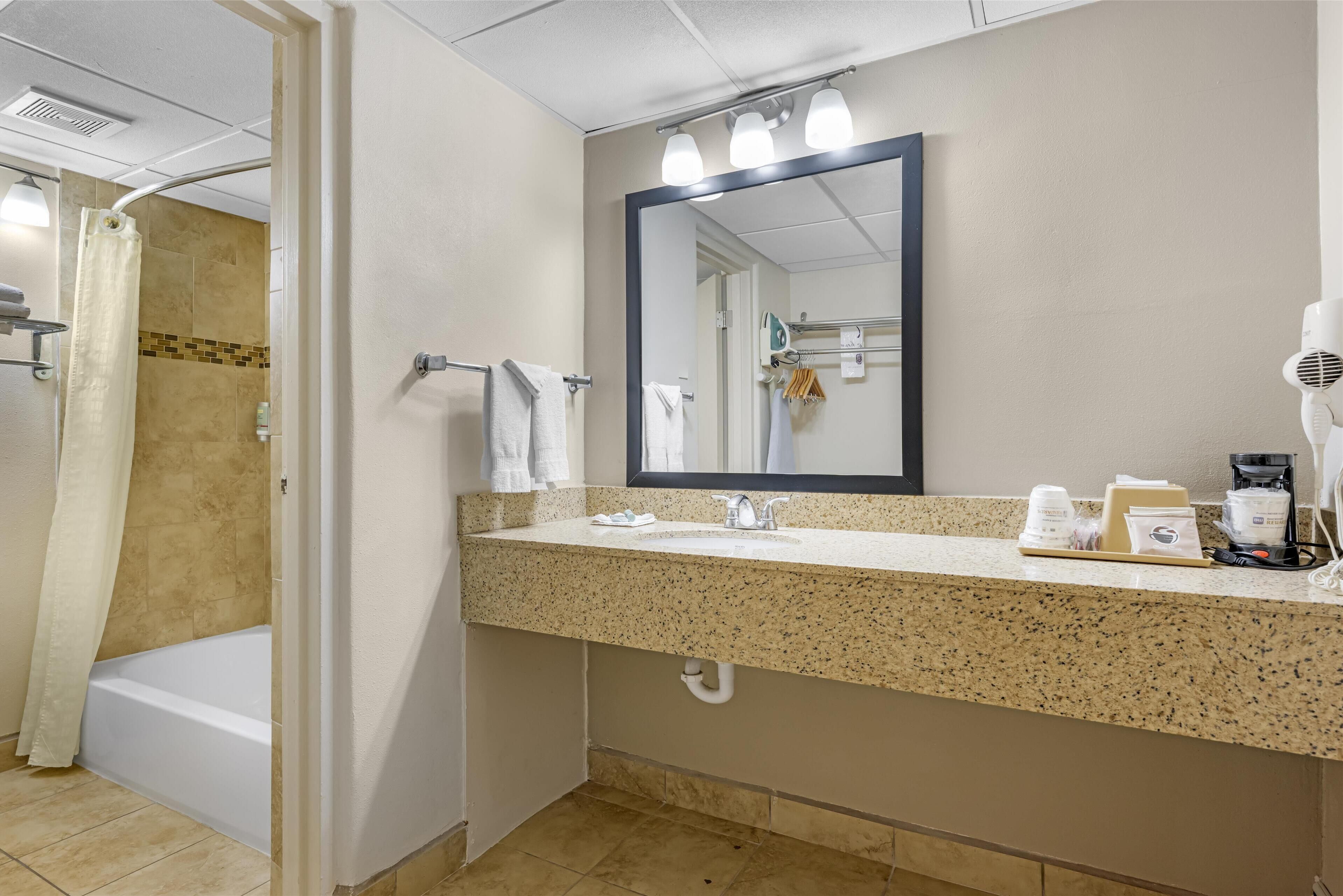 standard room, 1 king bed, non smoking, refrigerator & microwave | bathroom | combined shower/bathtub, deep-soaking bathtub, free toiletries