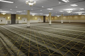 Ballroom - Holiday Inn Hotel & Suites Boston - Peabody by IHG (Peabody)
