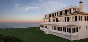 تفاصيل الفندق من الخارج