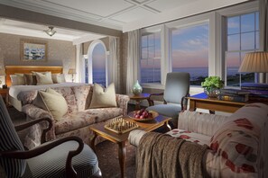 Ropa de cama de alta calidad, colchones con pillow-top y escritorio