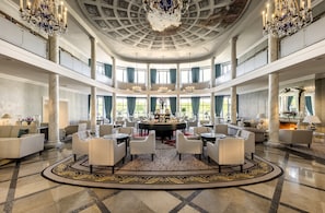 2 bars/lounges, sports bar