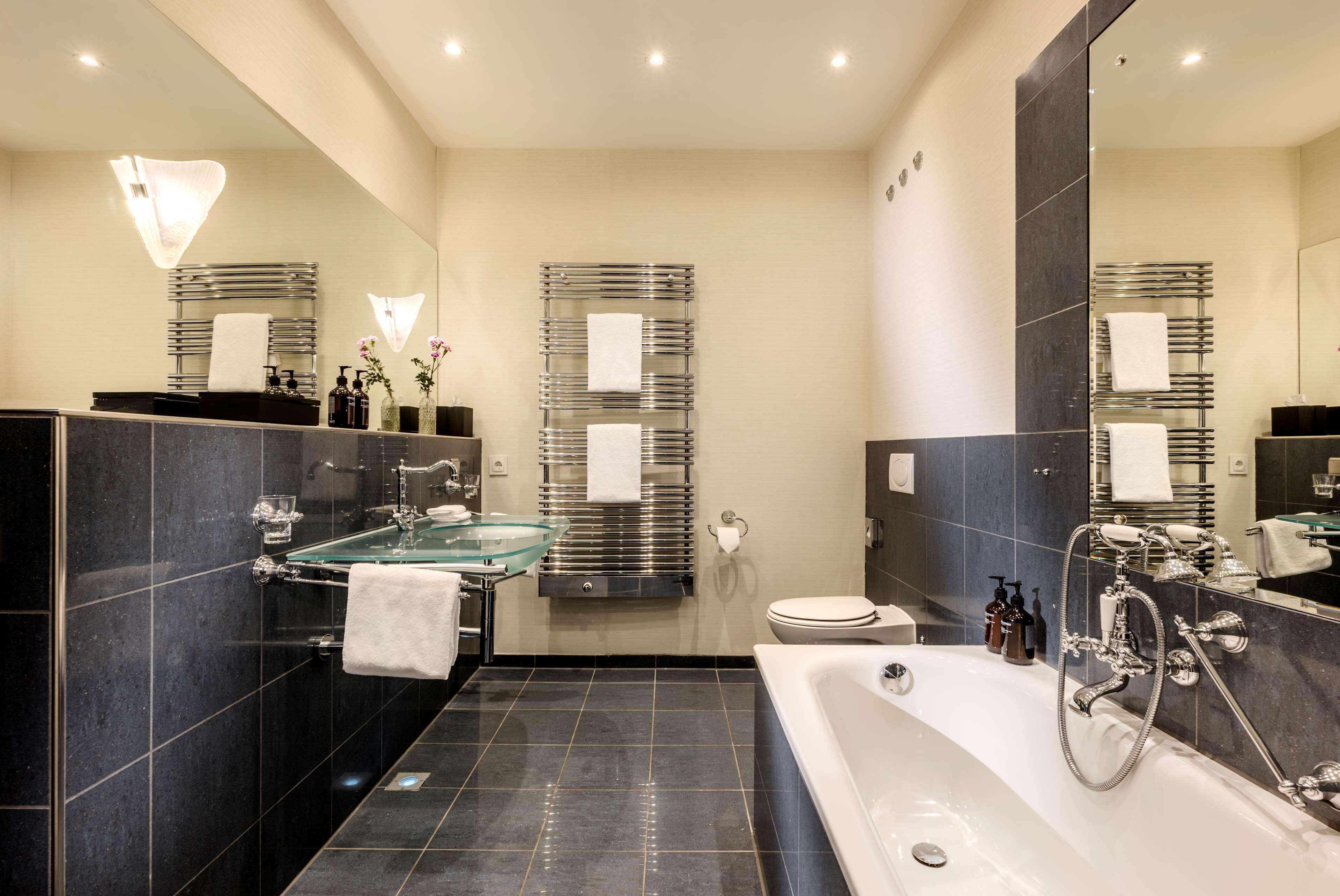 junior suite, lake view | bathroom | combined shower/bathtub, designer toiletries, hair dryer, bathrobes