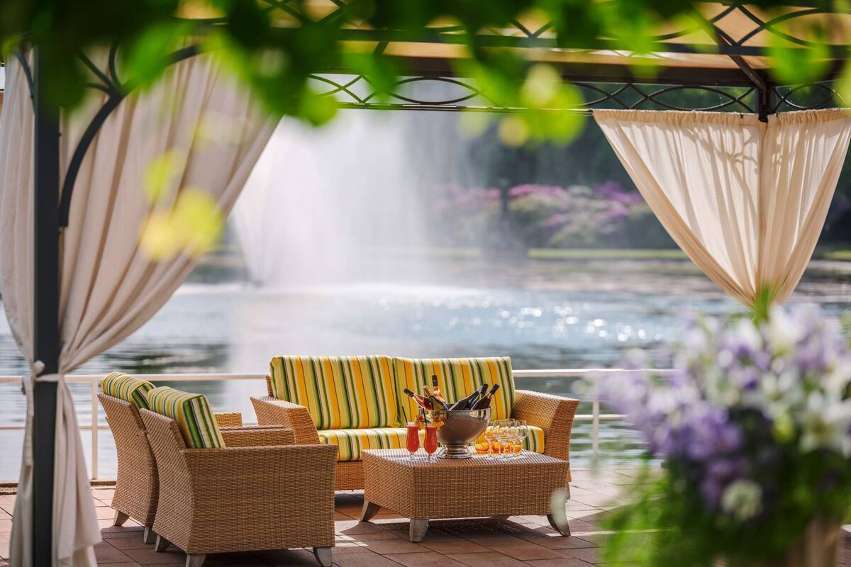 outdoor pool, pool loungers