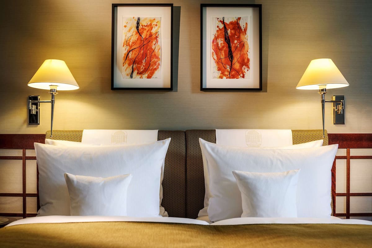 1 bedroom, hypo-allergenic bedding, minibar, in-room safe