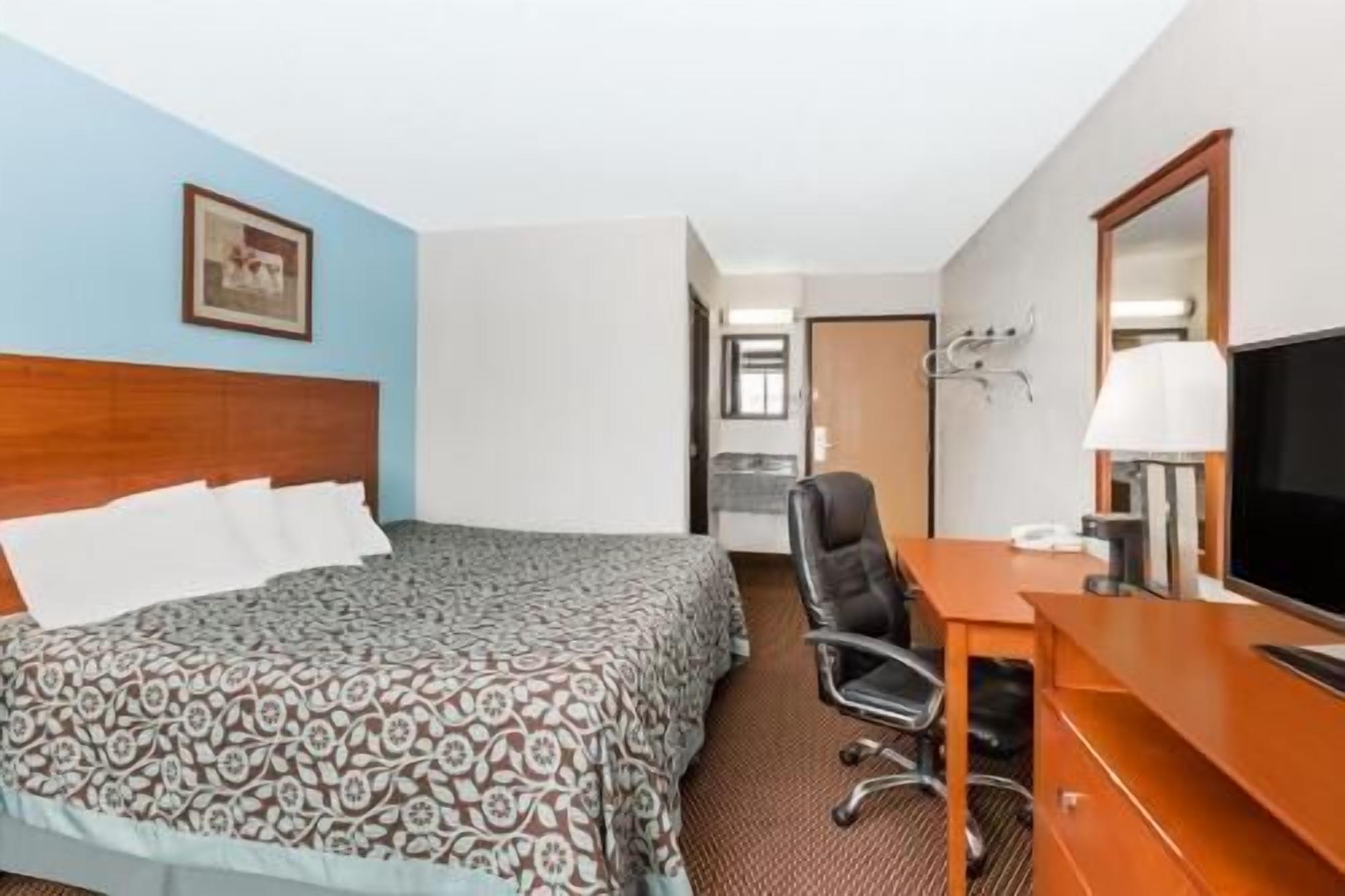 Free cots/infant beds, free WiFi, bed sheets