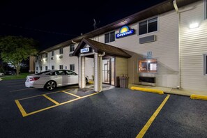 Exterior - Days Inn by Wyndham Ankeny - Des Moines (Ankeny)