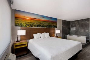 Studio Suite, 1 King Bed, Non Smoking | Free cots/infant beds, free WiFi, bed sheets - Days Inn by Wyndham Ankeny - Des Moines (Ankeny)