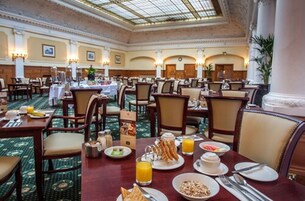 Desayuno completo diario (GBP 15.95 por persona)