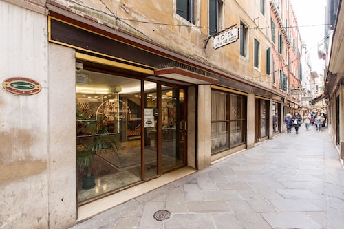 ホテル アンバサダー トレ ローズ