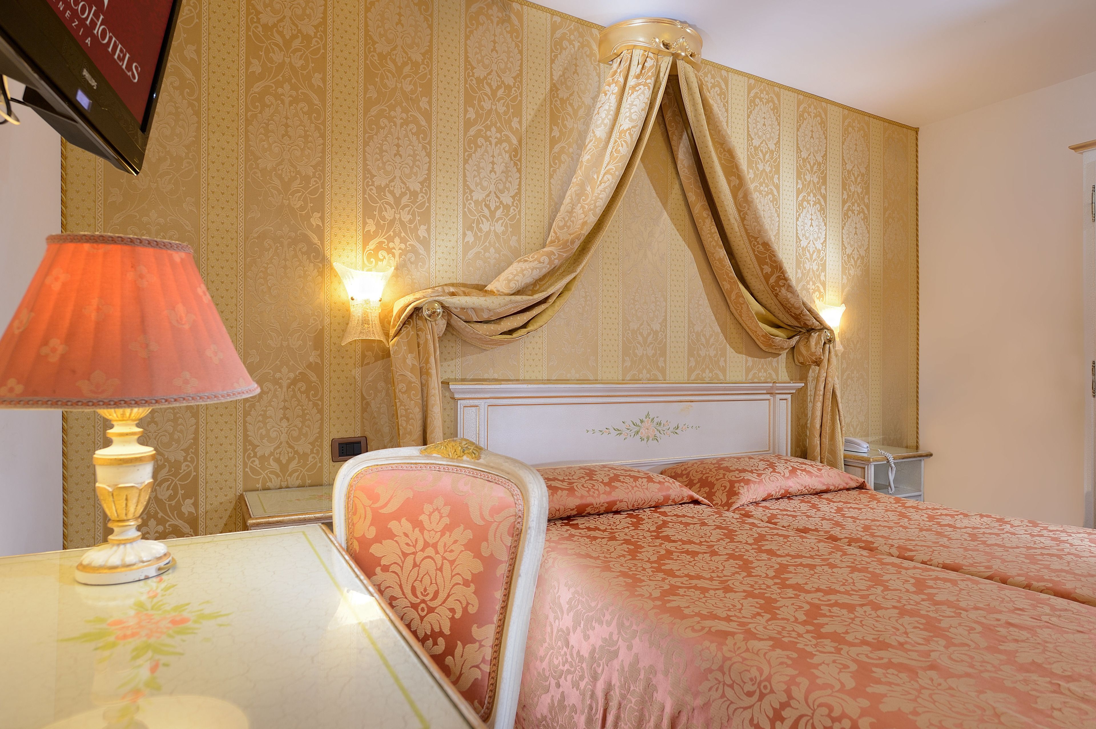 Foto - Ambassador Tre Rose