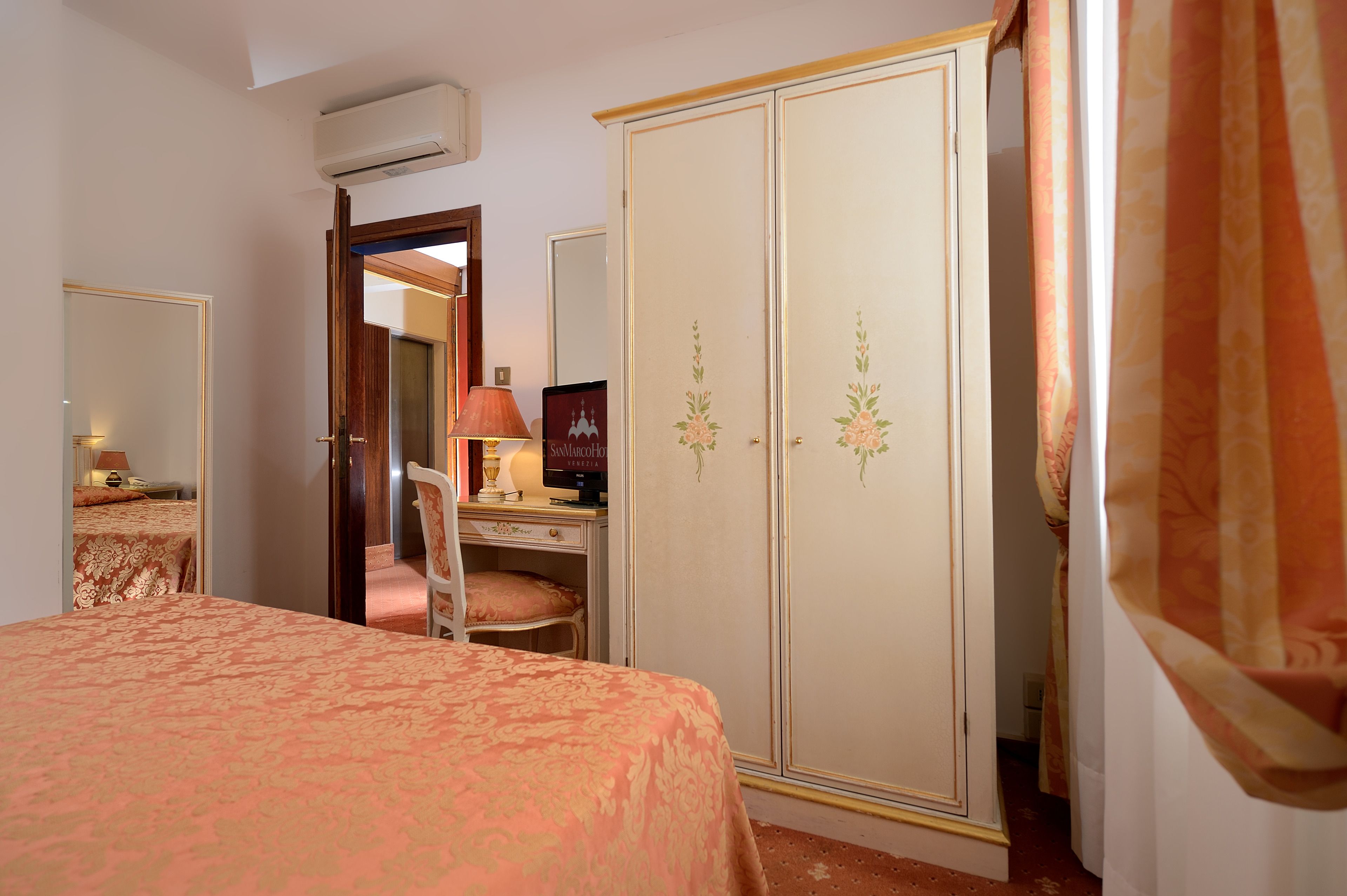 Foto - Ambassador Tre Rose