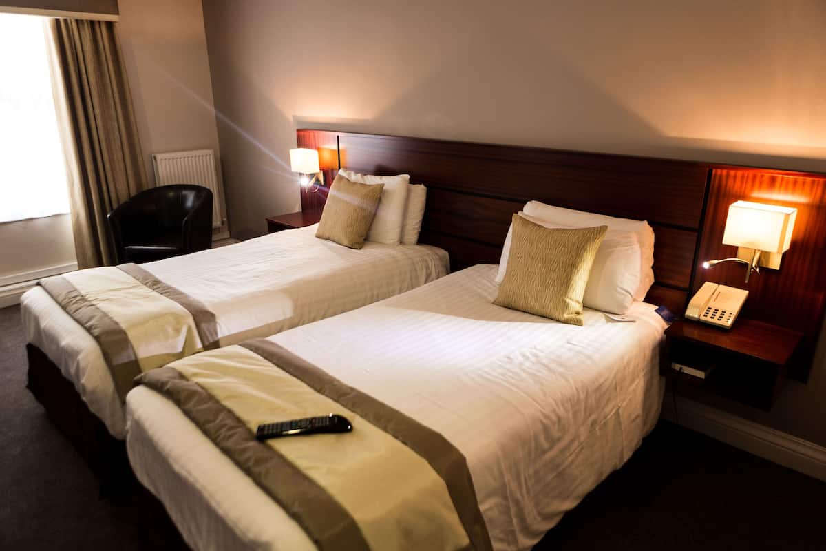 standard room, 2 single beds, non smoking | 1 bedroom, in-room safe, desk, iron/ironing board