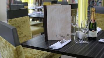 Breakfast, lunch, dinner served; local cuisine