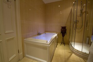 Suite, 1 King Bed, Non Smoking (Walk-in Shower;Four Poster Bed) | Bathroom - Best Western Plus West Retford Hotel (Retford)