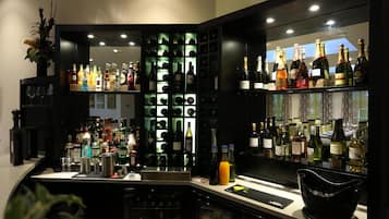 供應早餐、午餐、晚餐;本地菜