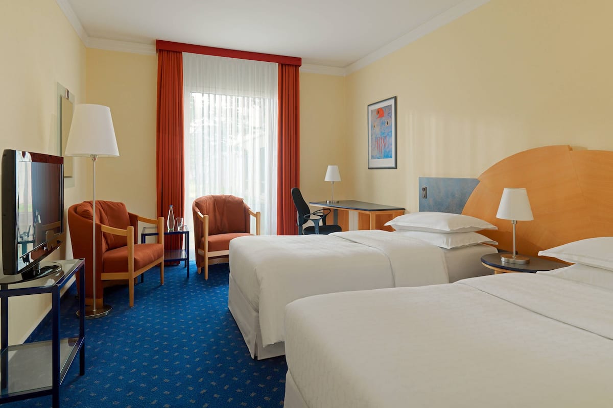 Classic Room, 2 Twin Beds | Premium bedding, minibar, in-room safe, desk