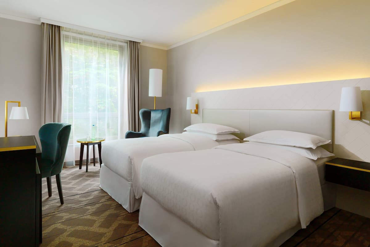 Superior Room, 2 Single Beds | Premium bedding, minibar, in-room safe, desk