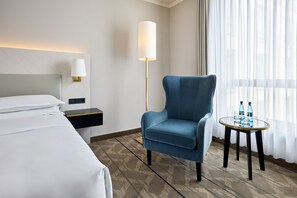 Hochwertige Bettwaren, Minibar, Zimmersafe, Schreibtisch