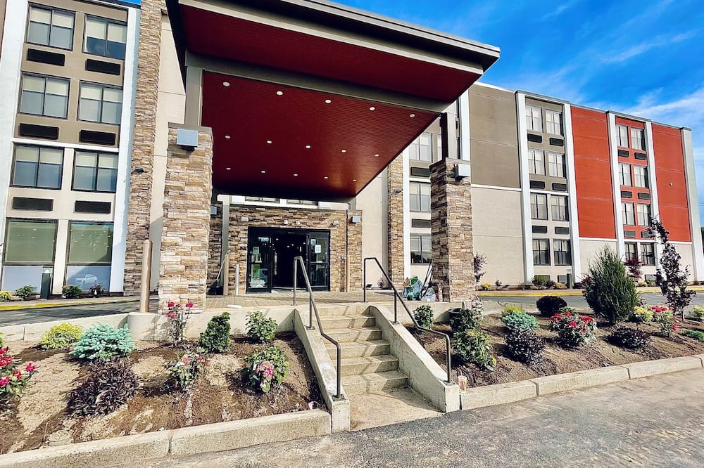 Holiday Inn Express Fall River North by IHG