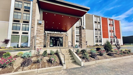 Exterior. Holiday Inn Express Fall River North by IHG