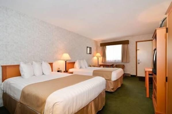 Standard Room, 2 Double Beds | Blackout drapes, iron/ironing board, rollaway beds, free WiFi - UBar Inn & Suites (Canistota)