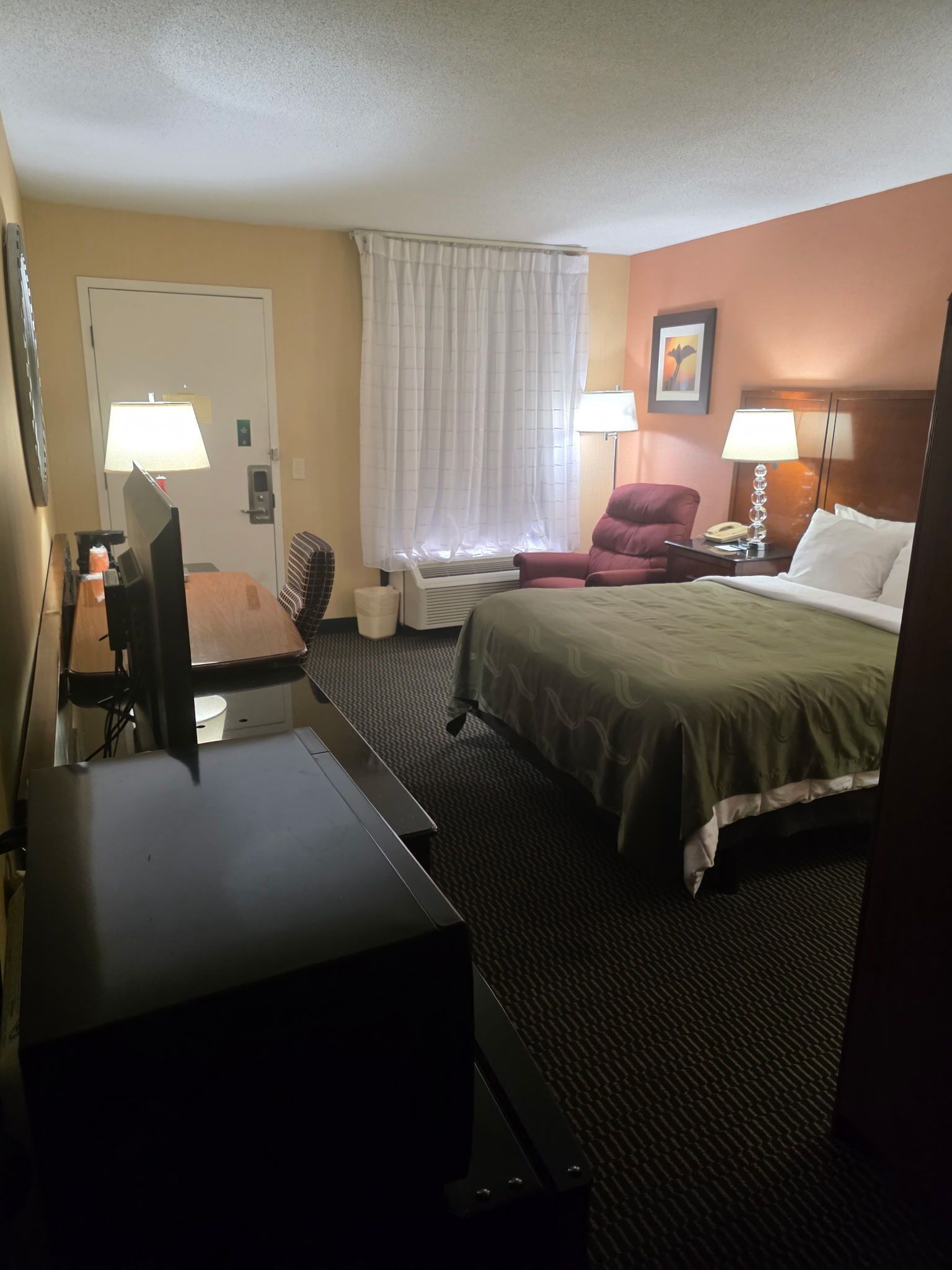 Room, 1 Queen Bed, Accessible, Non Smoking | In-room safe, desk, iron/ironing board, free cribs/infant beds