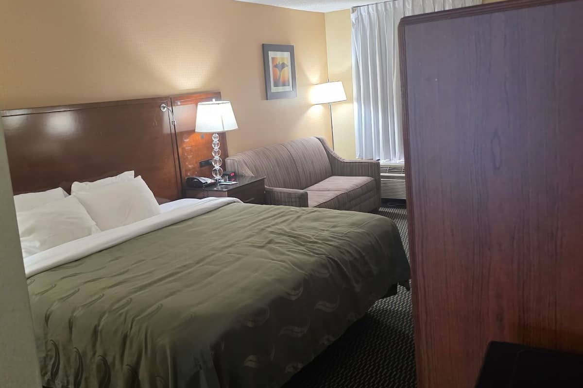 Standard Room, 1 King Bed with Sofa bed, Non Smoking | In-room safe, desk, iron/ironing board, free cribs/infant beds