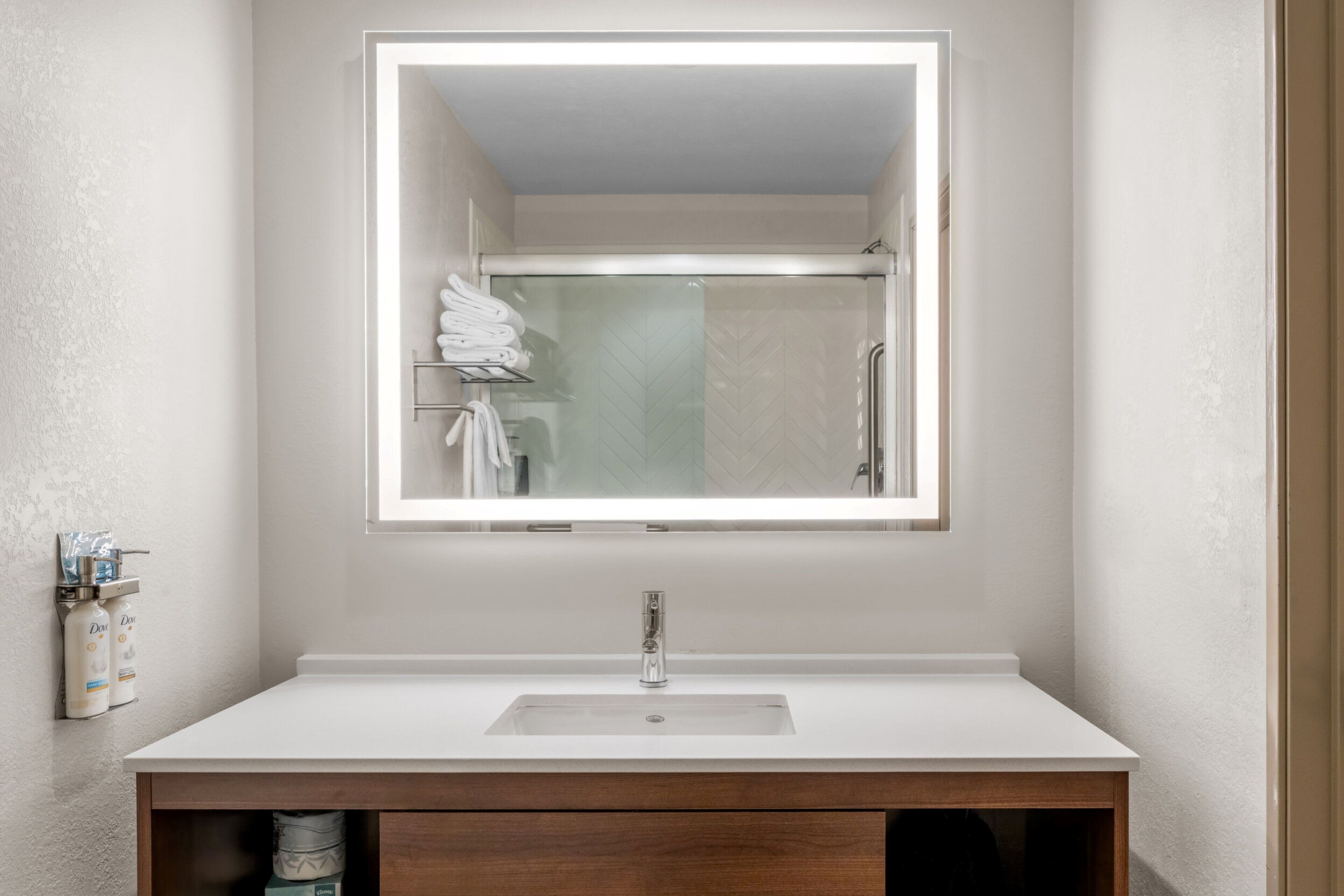 1 bedroom, in-room safe, desk, blackout curtains