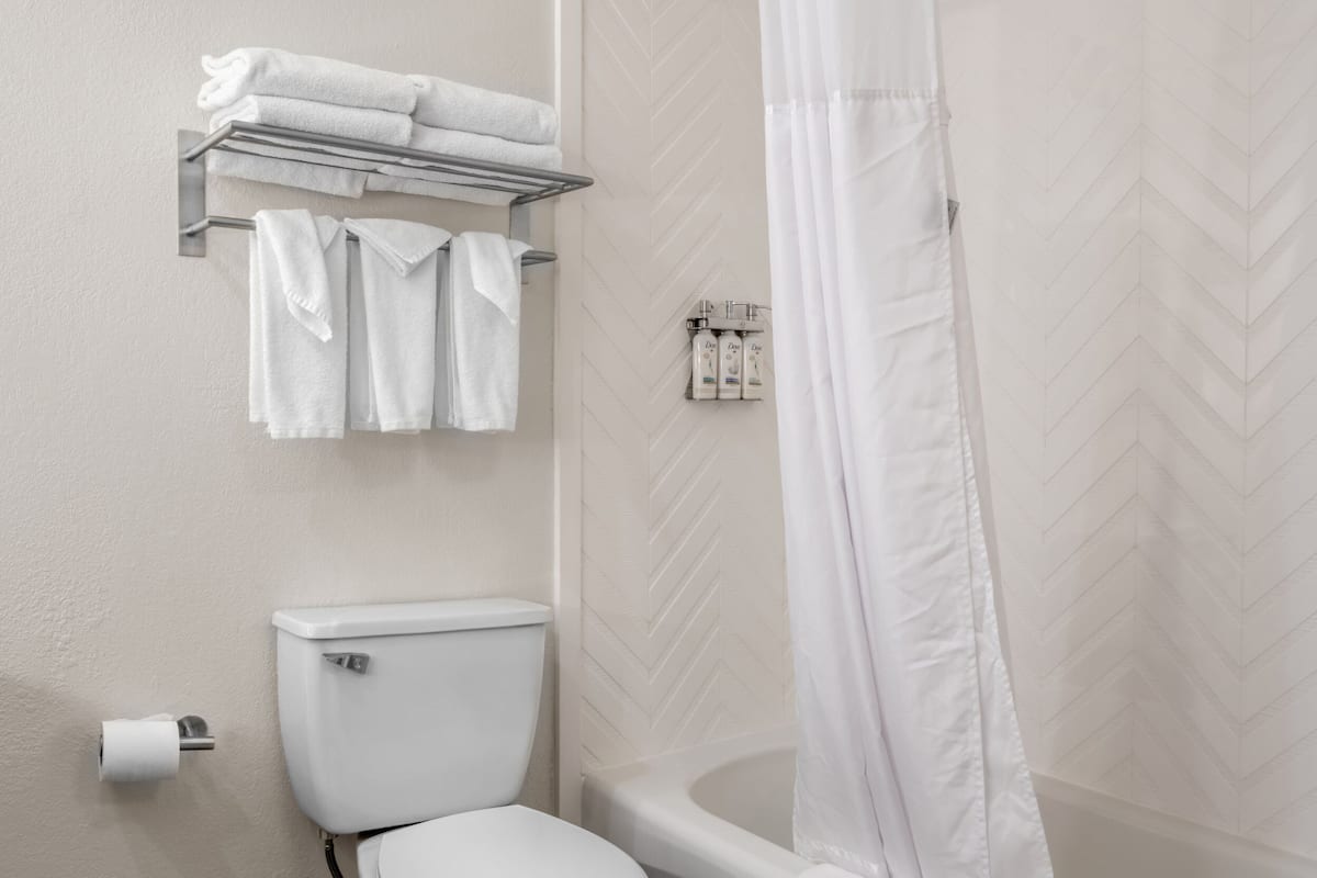 1 bedroom, in-room safe, desk, blackout curtains