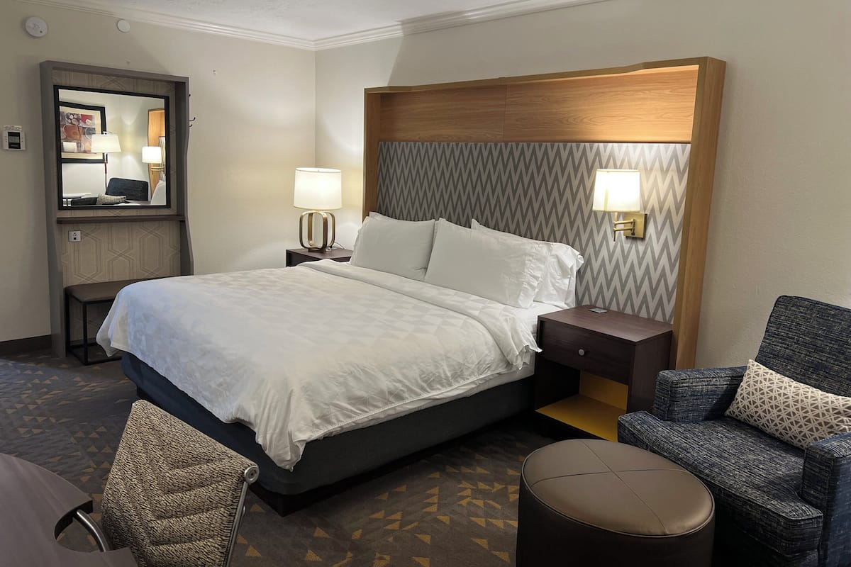 Kamar Standar, 1 Tempat Tidur King | 1 kamar tidur, brankas, meja kerja, dan tirai kedap cahaya
