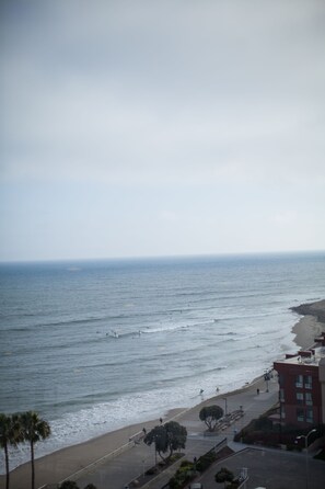 View from room - Crowne Plaza Ventura Beach by IHG (Ventura)