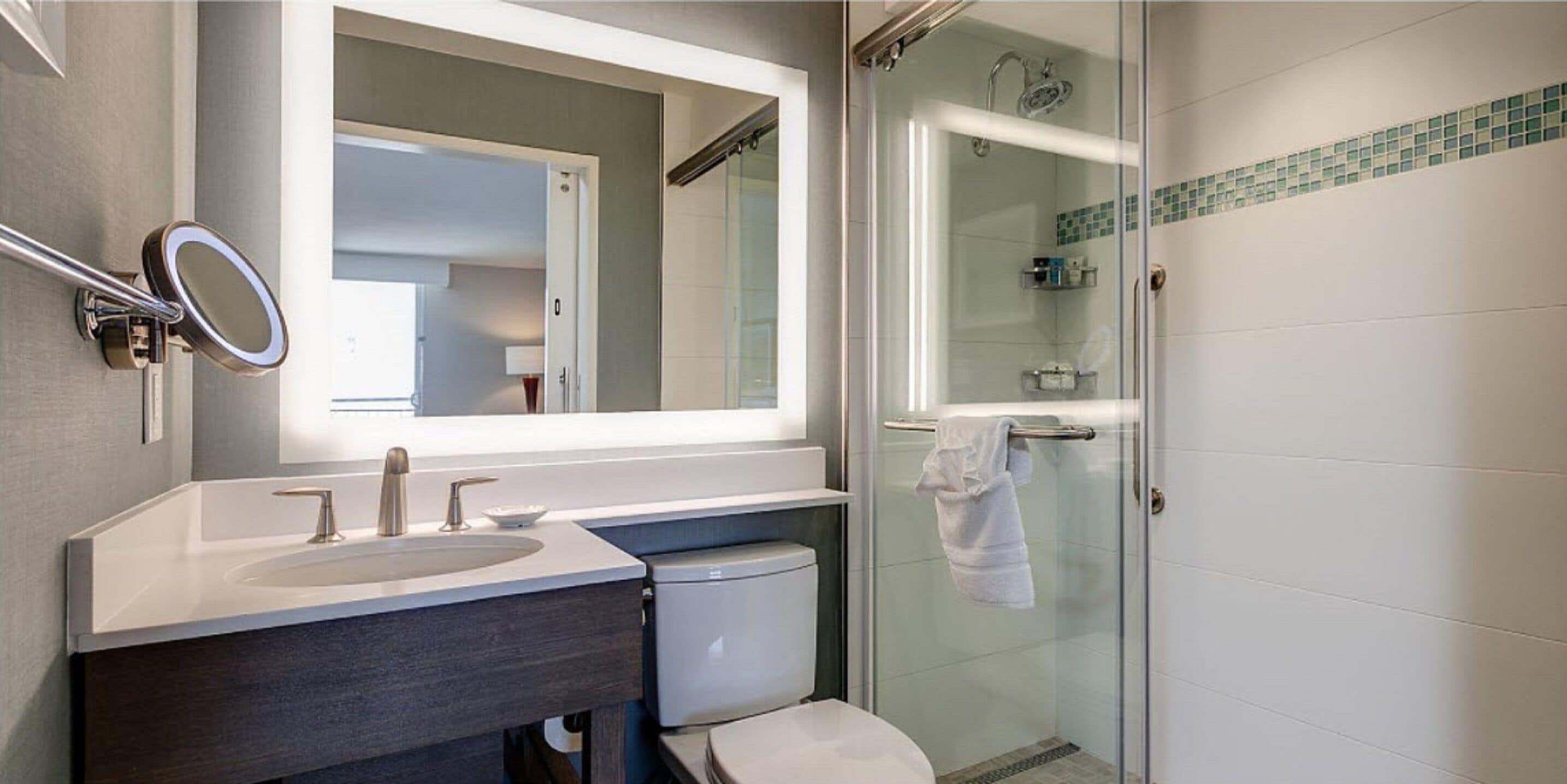 Separate tub and shower, free toiletries, hair dryer, towels