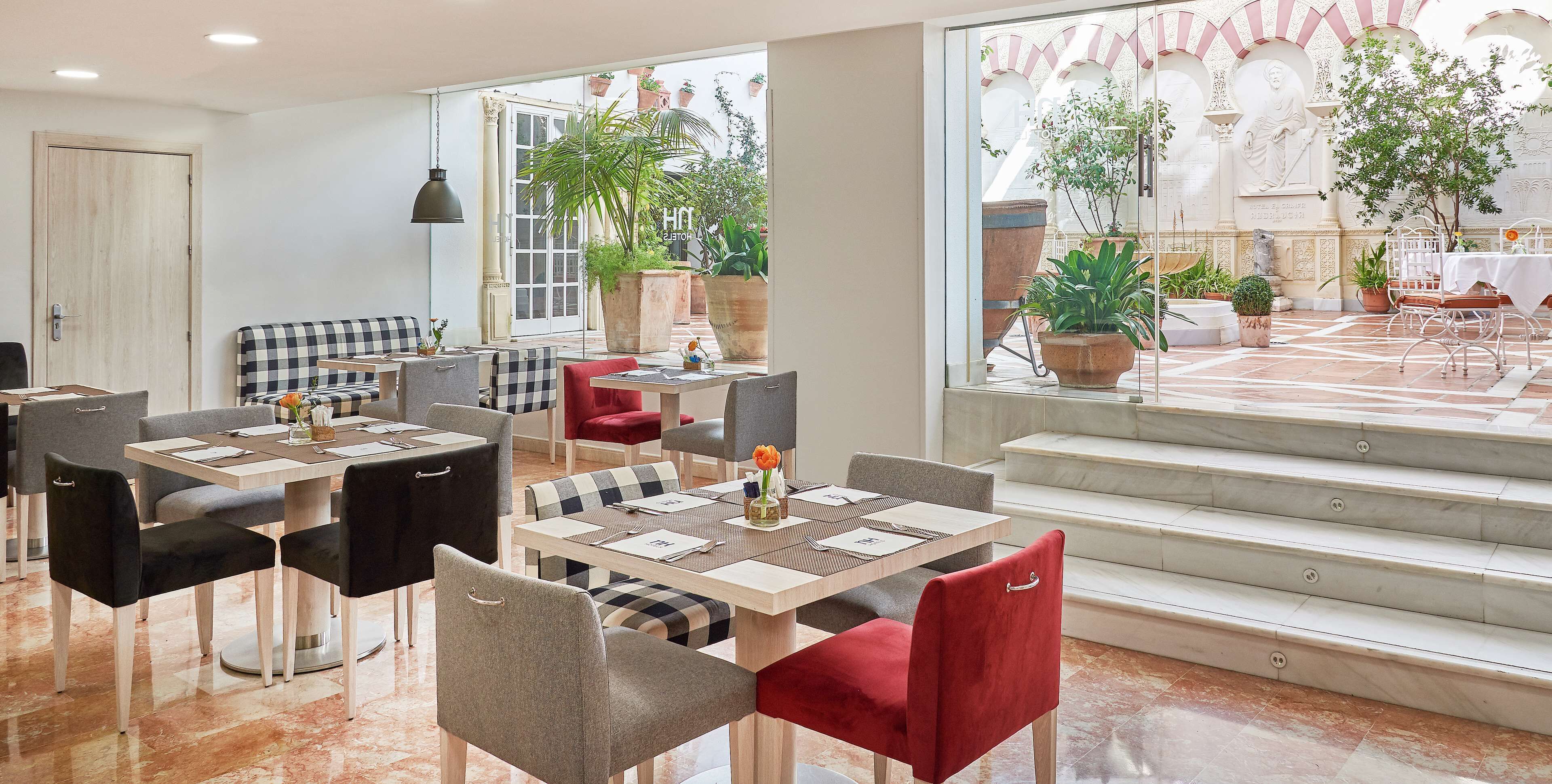 每日付費供應吃到飽早餐