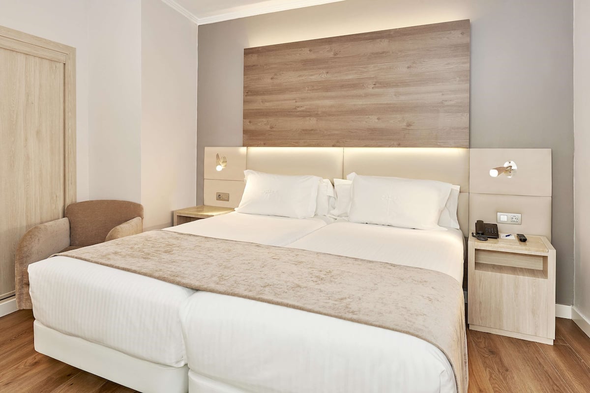 Standard-Doppelzimmer | Minibar, Zimmersafe, Schreibtisch, Verdunkelungsvorhänge