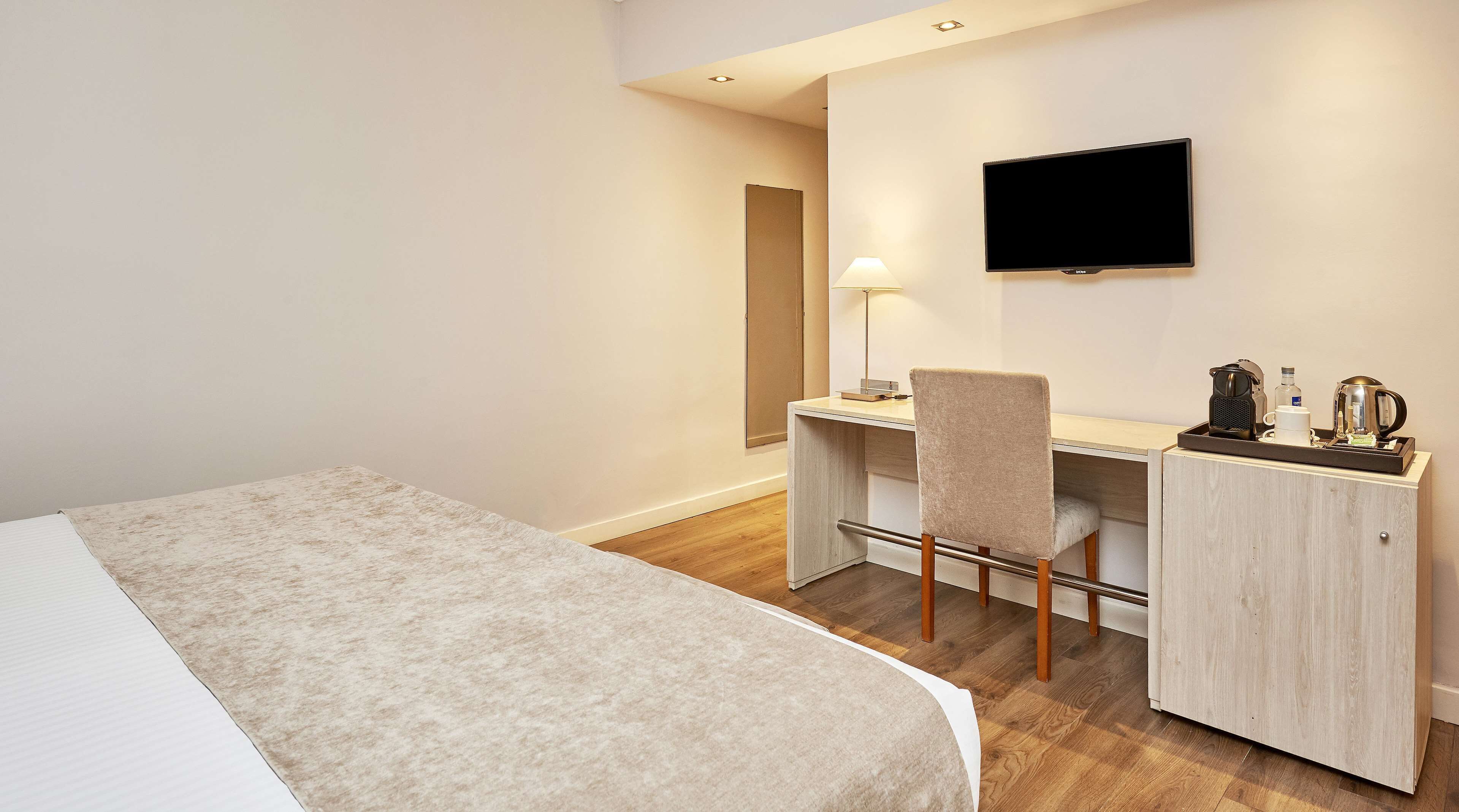 superior room | minibar, in-room safe, desk, blackout curtains