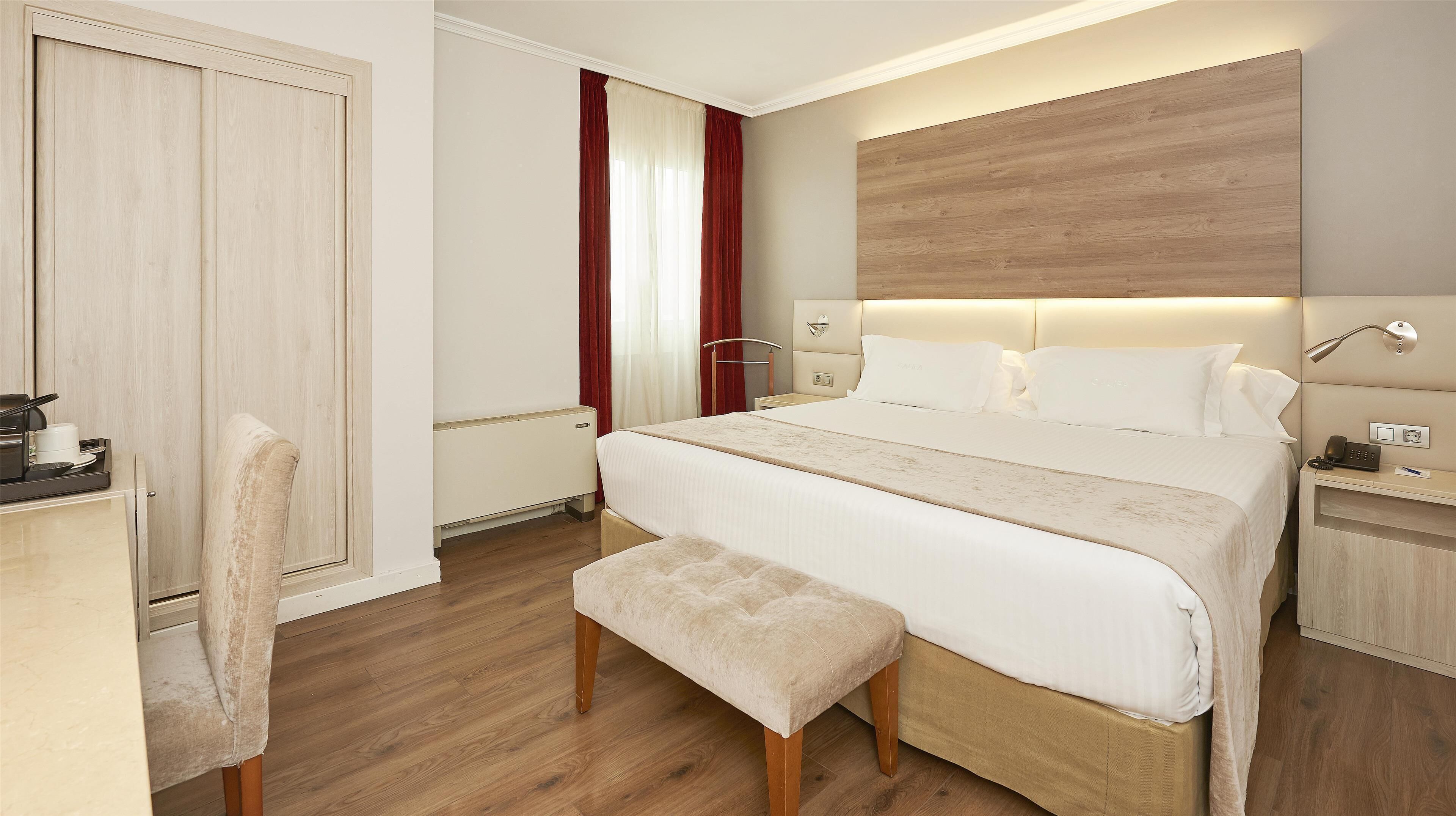 Minibar, una cassaforte in camera, una scrivania, tende oscuranti
