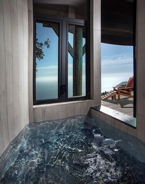 Combined shower/tub, deep soaking tub, designer toiletries, hair dryer